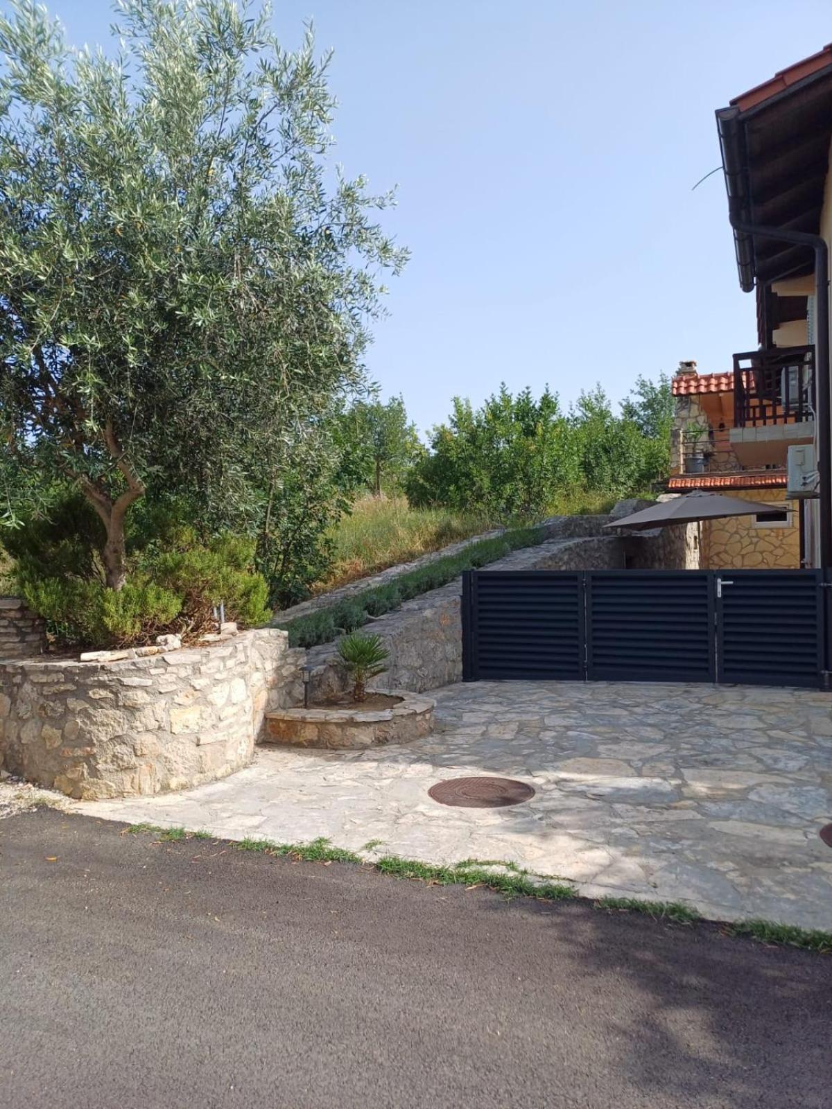 Ambiente Apartamento Jasenice  Exterior foto